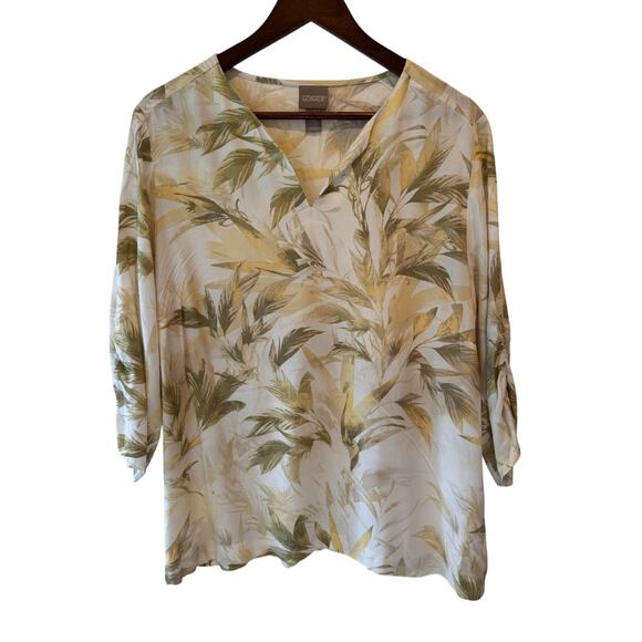 Chico’s Women’s 2 V-Neck Blouse Palm Leaf Print 3/4 Sleeve Resort Lightweight - Picture 2 of 9
